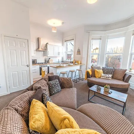 & Cozy 3 Bedroom Flat Barrow-in-Furness