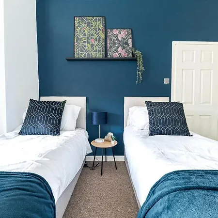 & Cozy 3 Bedroom Flat Barrow-in-Furness