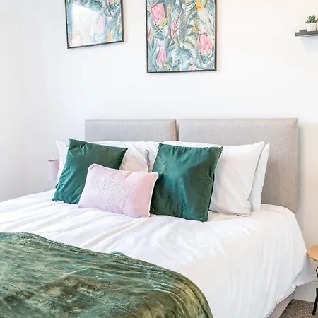 & Cozy 3 Bedroom Flat Barrow-in-Furness