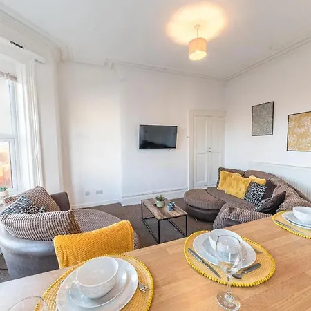 & Cozy 3 Bedroom Flat Appartement
