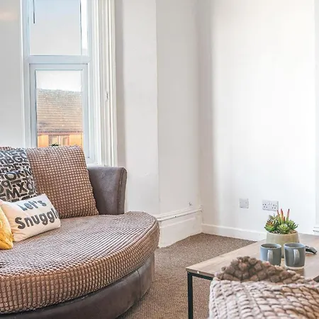 & Cozy 3 Bedroom Flat Appartement Barrow-in-Furness